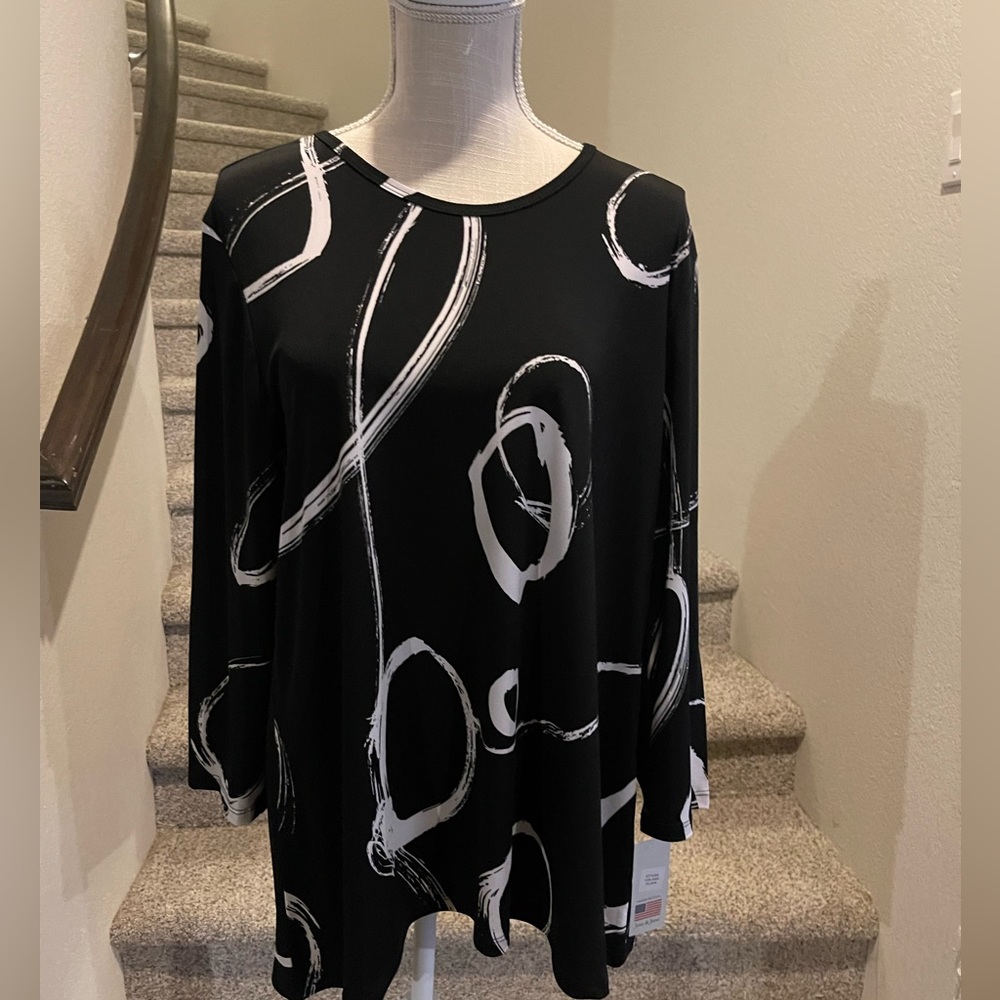 NWT Black and White Angled Bottom Tunic